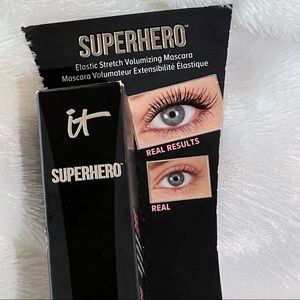 IT Superhero Elastic Stretch Volumizing Mascara - Color: Super Black.